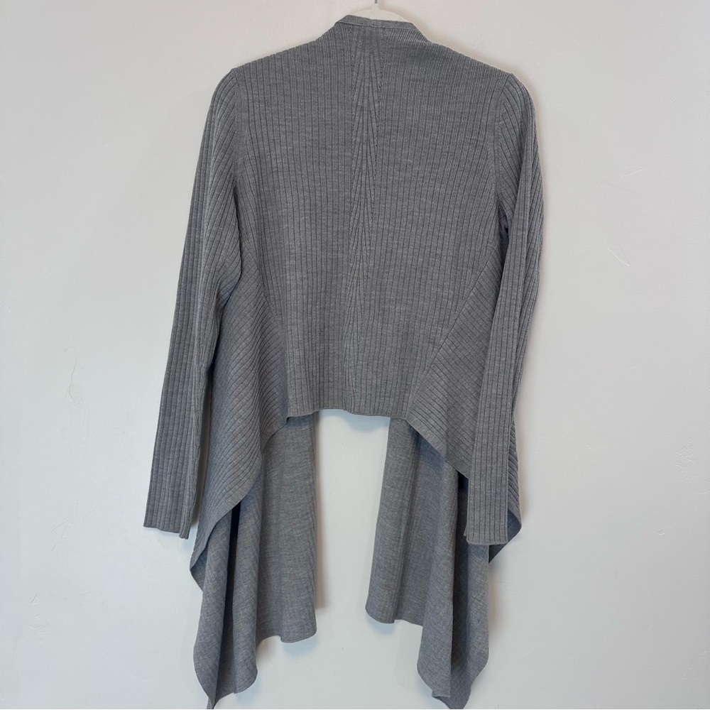 Athleta Solstice Wrap Grey Size Medium - image 3